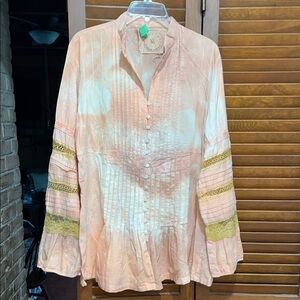 A Rare Bird Women's Boutique Peach and White Button-Up Top